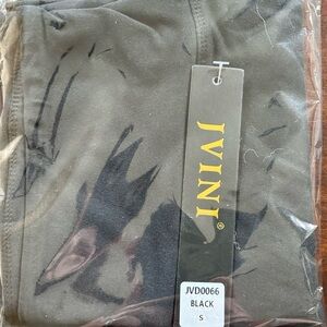 So comfortable black leggings.